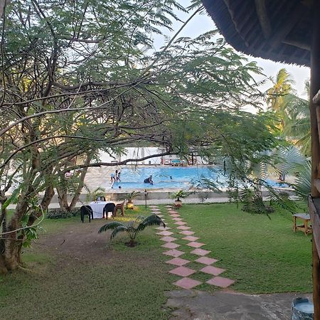 Kwa Mama Village Beach Resort ダル・エス・サラーム エクステリア 写真