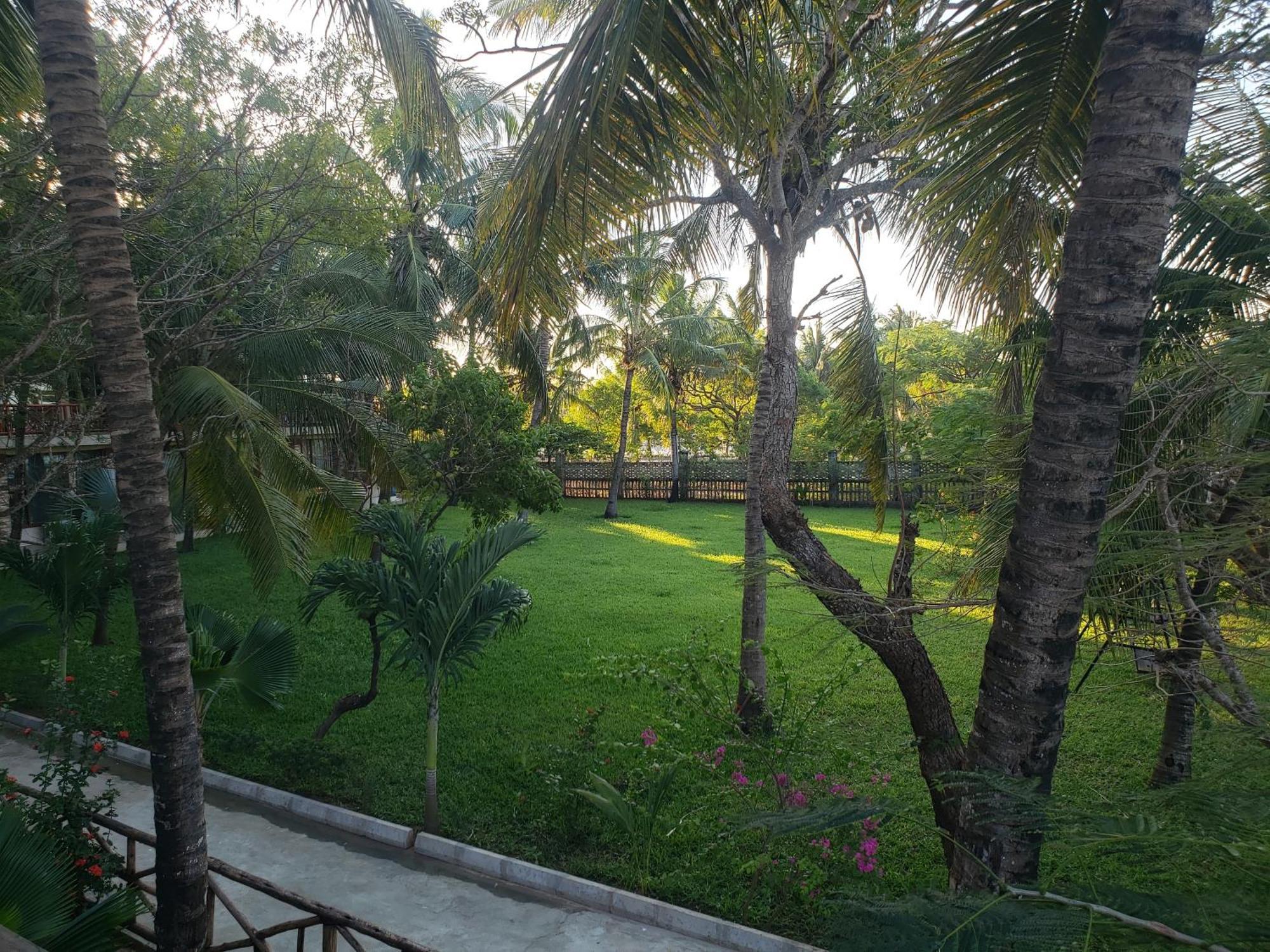 Kwa Mama Village Beach Resort ダル・エス・サラーム エクステリア 写真